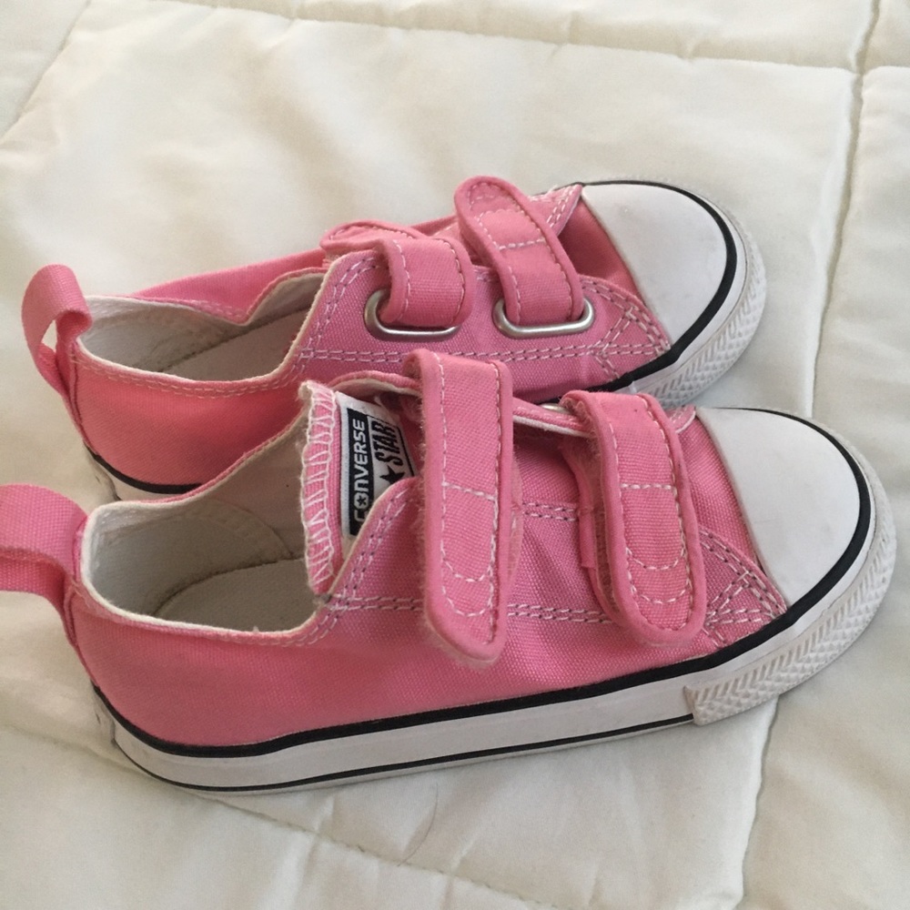 Pink Converse toddler size 8